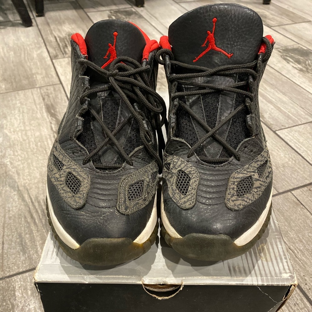 Air Jordan low top 11 retro 2002 release